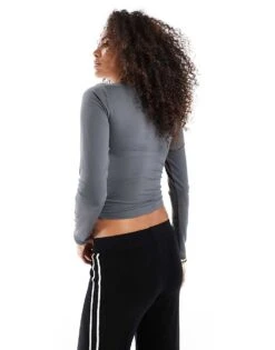 Hollister Scoop Neck Long Sleeve Fitted Top In Charcoal For Women -Hollister Shop 207361575 4