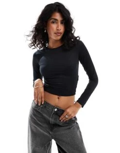 Hollister Round Neck Long Sleeve Fitted Top In Black For Women