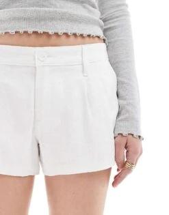 Hollister Low Rise Linen Shorts In White For Women -Hollister Shop 207895622 4