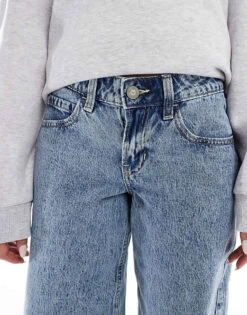 Hollister Low Rise Tapered Leg Jean In Light Blue Wash For Women 11 Hollister Low Rise Tapered Leg Jean In Light Blue Wash For Women -Hollister Shop 207895802 4