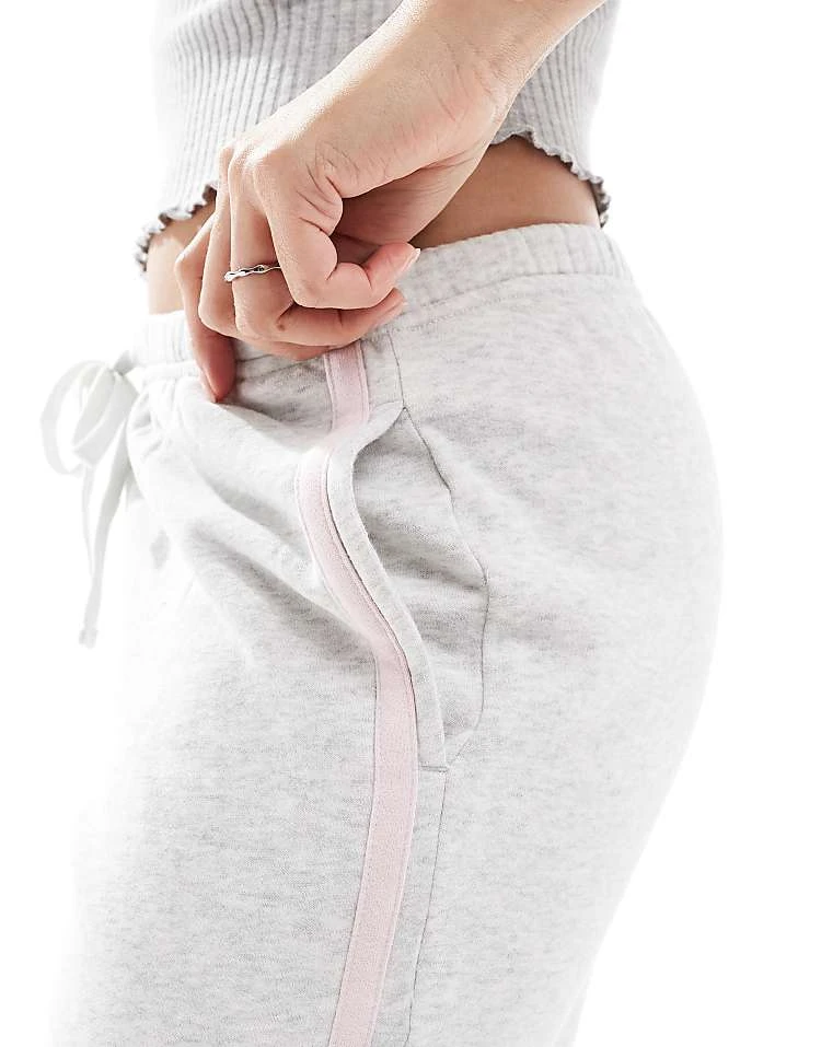 Hollister Contrast Stripe Low Rise Baggy Sweat Pant In Light Grey For Women 5 Hollister Contrast Stripe Low Rise Baggy Sweat Pant In Light Grey For Women - Image 3
